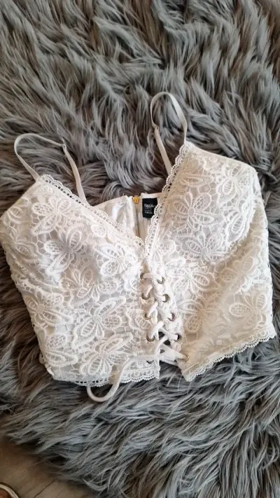 Top de encaje blanco con cordones - miniatura 1
