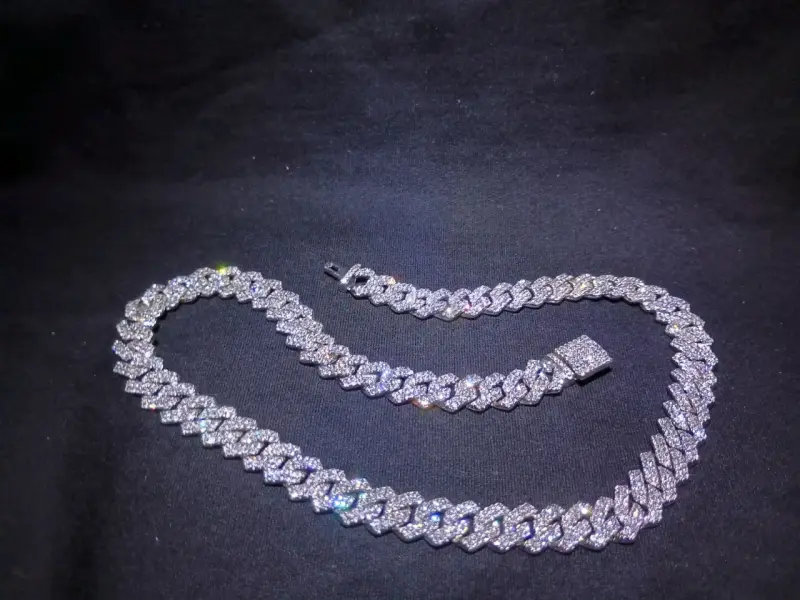 Collar de cadena cubana con brillantes