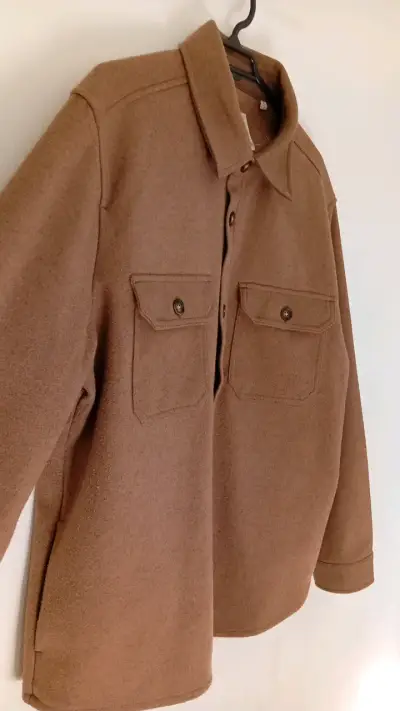 Camisa de lana marrón con bolsillos - miniatura 4