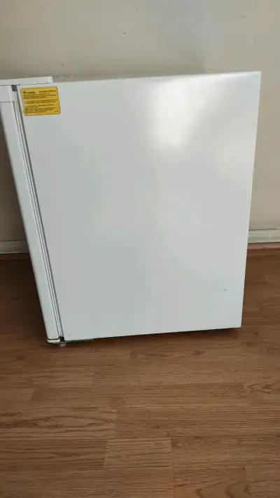 Refrigerador Mademsa compacto A+ - miniatura 3