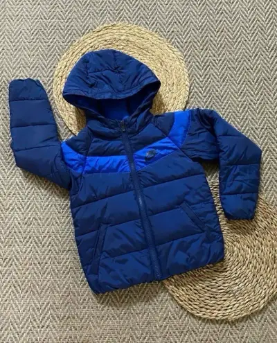 Chaqueta acolchada azul con capucha Nike - miniatura 1