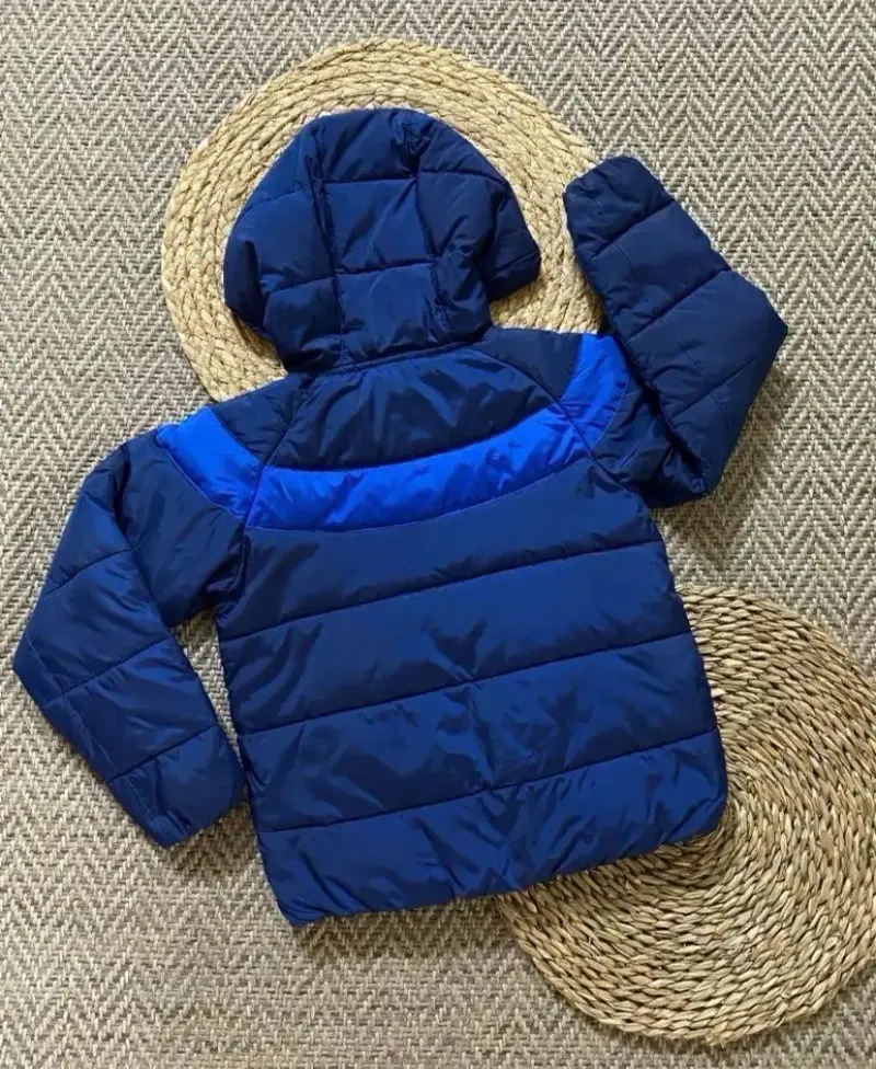 Chaqueta acolchada azul con capucha Nike - 4