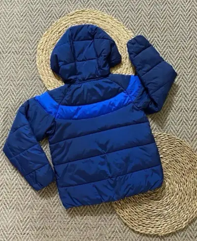 Chaqueta acolchada azul con capucha Nike - miniatura 4