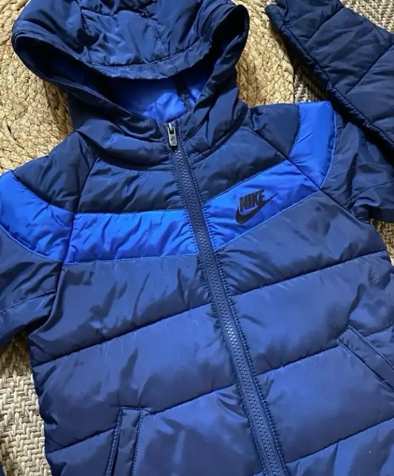 Chaqueta acolchada azul con capucha Nike - 5