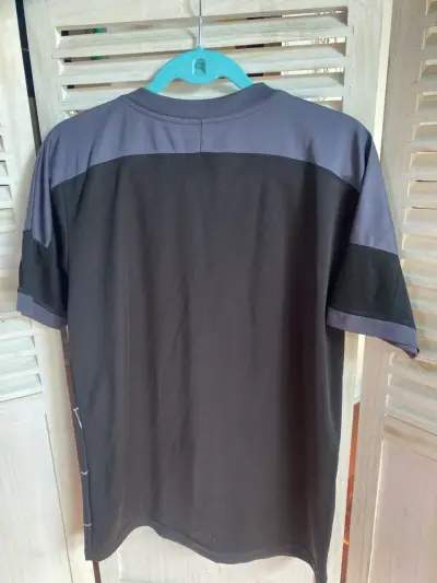 Polera anime Japón negra estampada - miniatura 2
