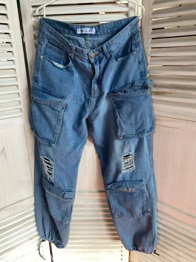 Jeans cargo desgastados para hombre - miniatura 1