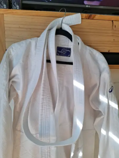 Uniforme de judo unisex medidas 1,63 , talla M ,L - miniatura 2