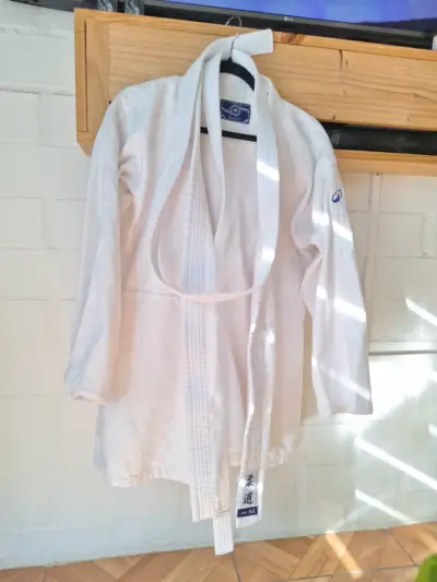 Uniforme de judo unisex medidas 1,63 , talla M ,L - miniatura 3