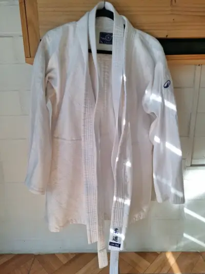Uniforme de judo unisex medidas 1,63 , talla M ,L - miniatura 5