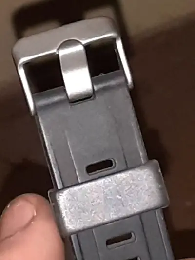 Reloj Casio WR 50M negro y dorado - miniatura 3