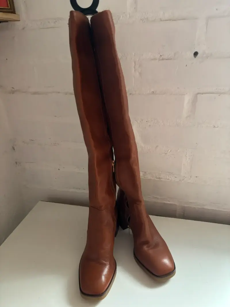 Botas largas de cuero marrón con tacón - 2
