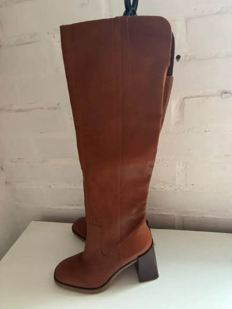 Botas largas de cuero marrón con tacón - 3