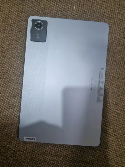 Tablet Lenovo Tab M11 con lápiz y funda - miniatura 3
