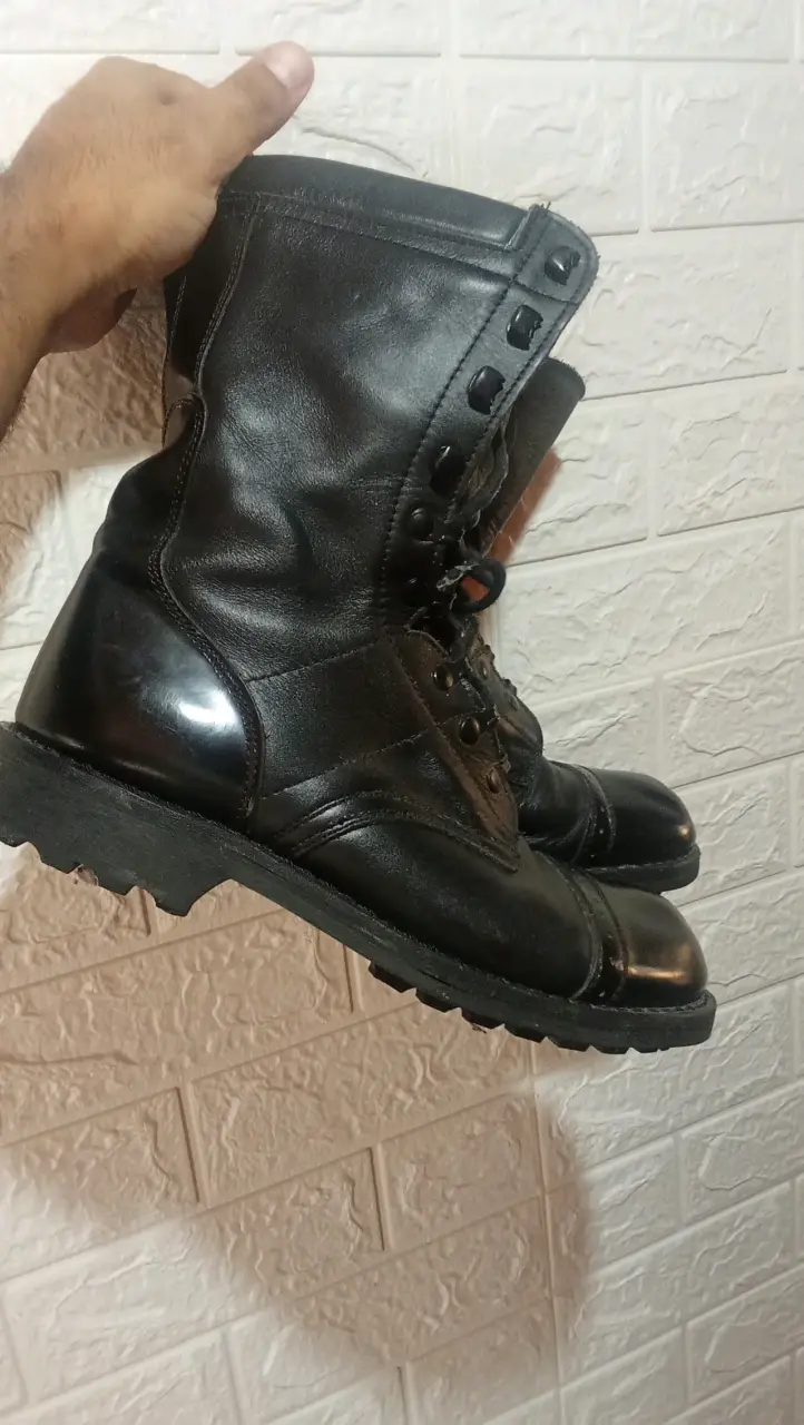 Botas militares negras de cuero - 1