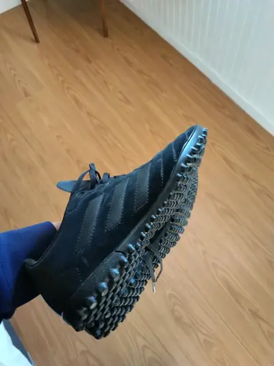 Zapatillas de fútbol negras en buen estado - miniatura 2