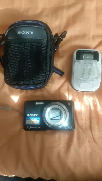 Cámara Sony Cyber-shot 12.1 MP con funda - miniatura 1