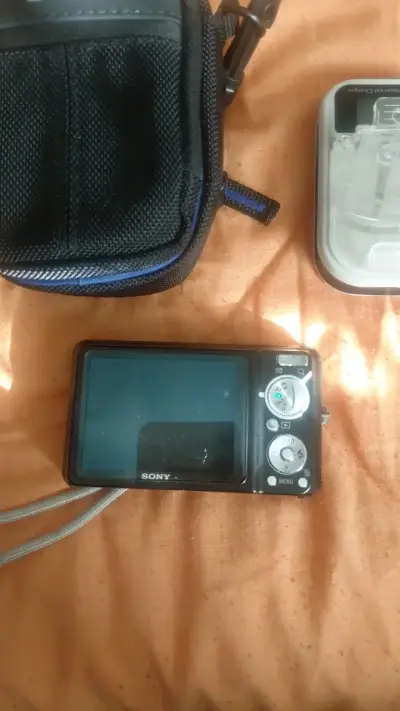 Cámara Sony Cyber-shot 12.1 MP con funda - miniatura 2