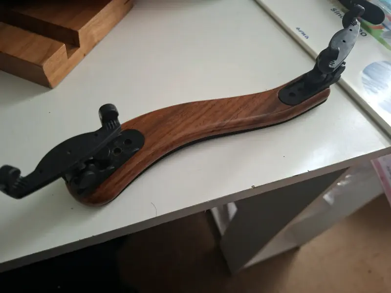 Soporte de madera para violín ajustable