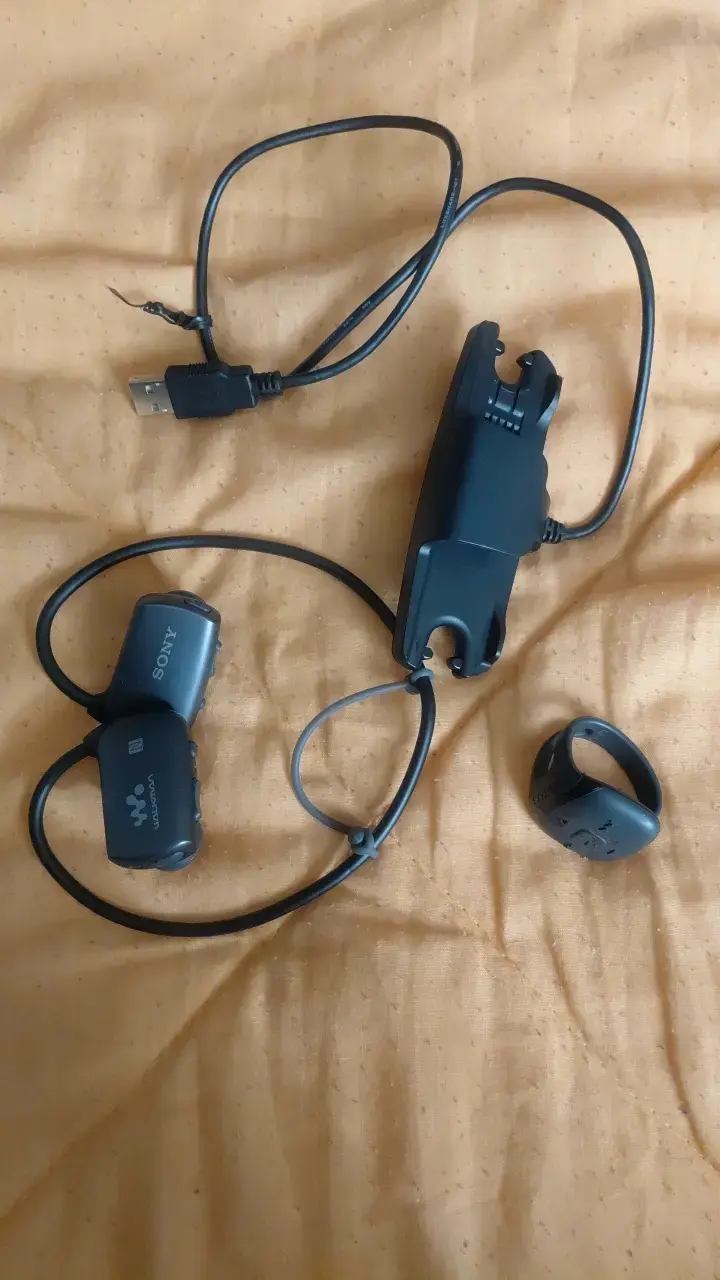 Audífonos deportivos Sony Walkman sumergibles - 1