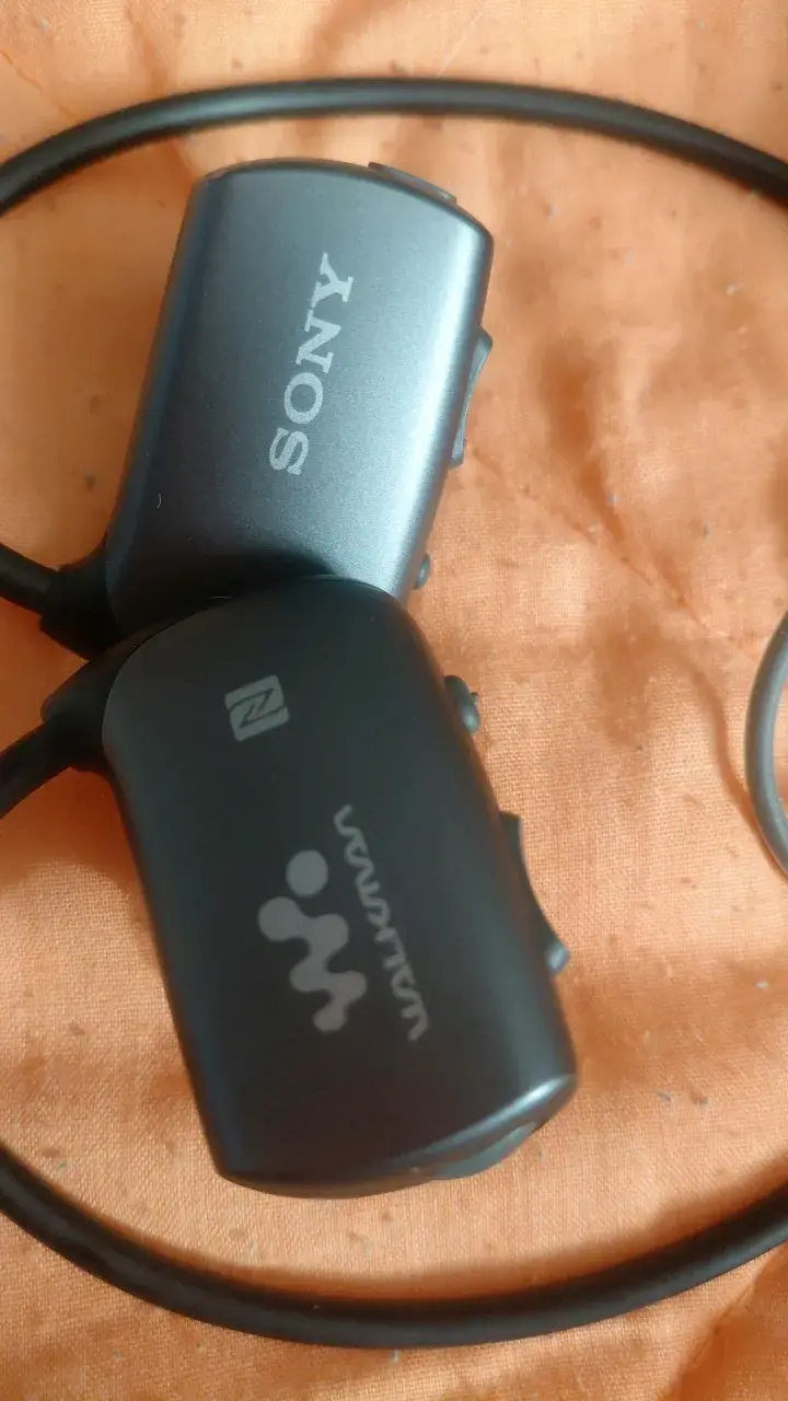 Audífonos deportivos Sony Walkman sumergibles - 2