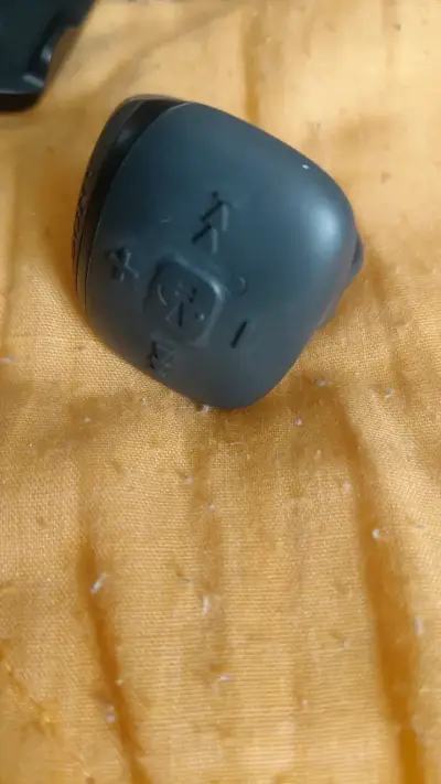 Audífonos deportivos Sony Walkman sumergibles - miniatura 3