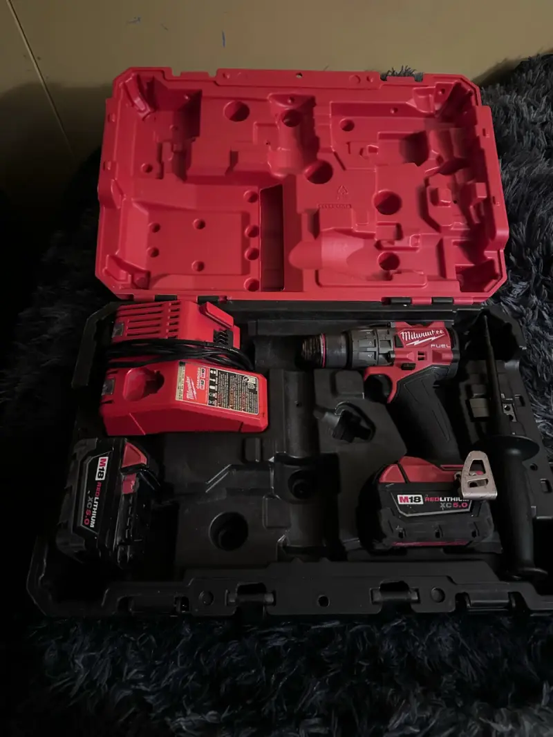Taladro inalámbrico Milwaukee M18 Fuel con baterías - 3