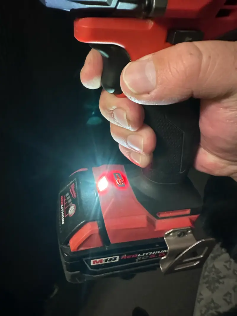 Taladro inalámbrico Milwaukee M18 Fuel con baterías - 4