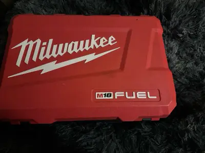 Taladro inalámbrico Milwaukee M18 Fuel con baterías - miniatura 6