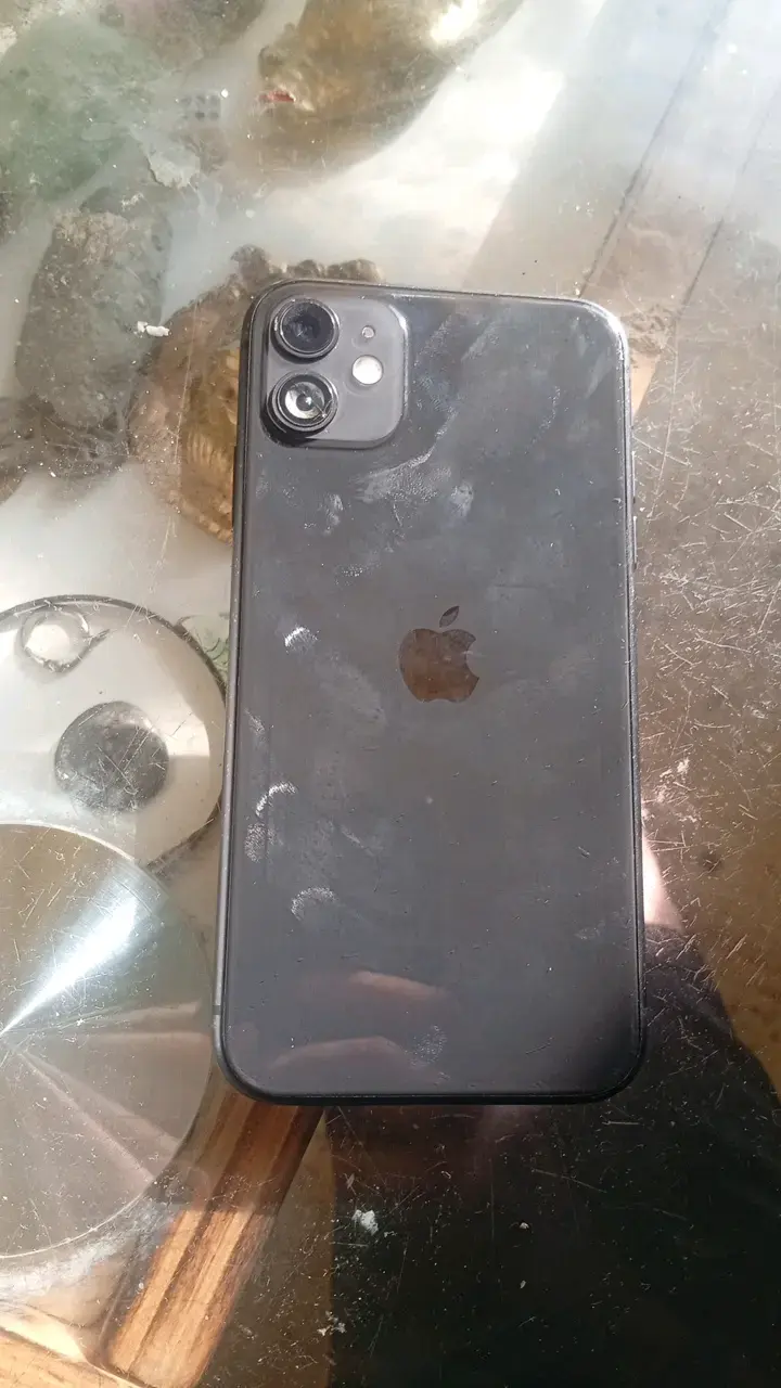 iPhone 11 negro para reparación o repuesto - 1