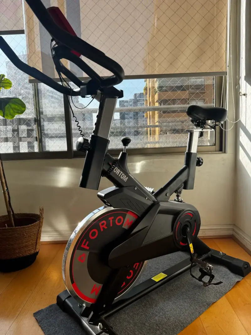 Bicicleta estática Fortom para ejercicio