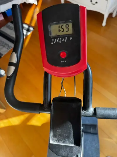Bicicleta estática Fortom para ejercicio - miniatura 4