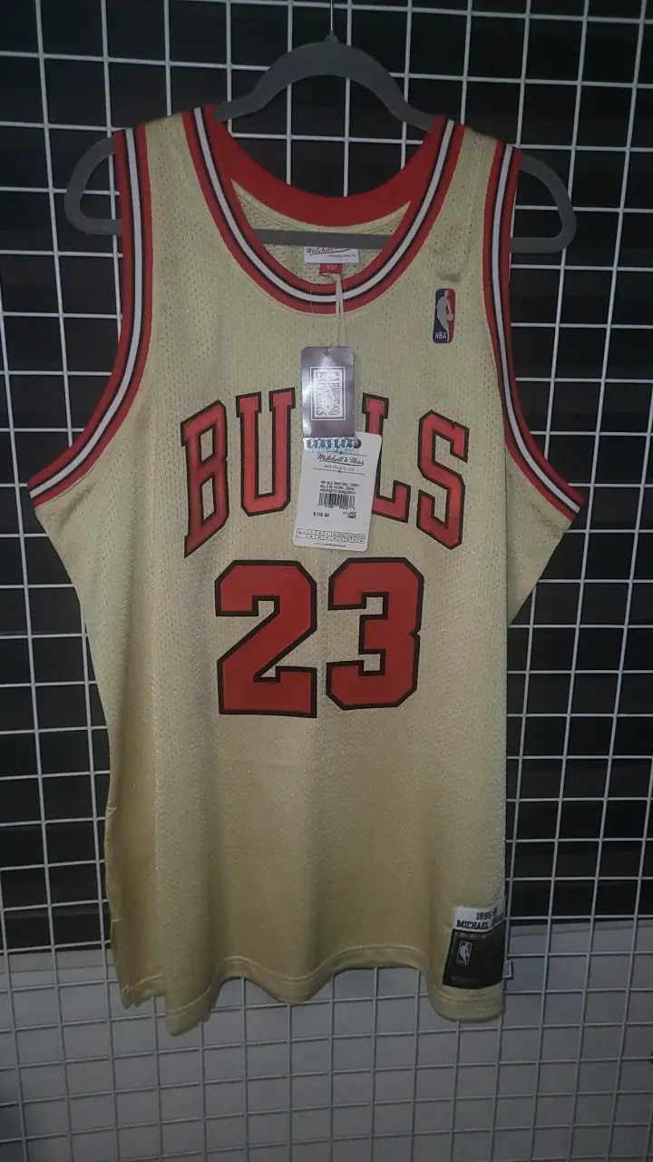 Camiseta NBA Bulls 23 retro dorada
