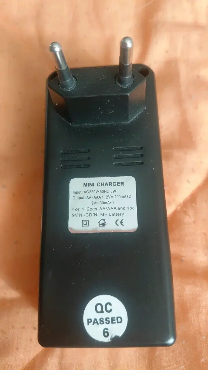 Cargador de pilas Macrotel MW-338 - 2