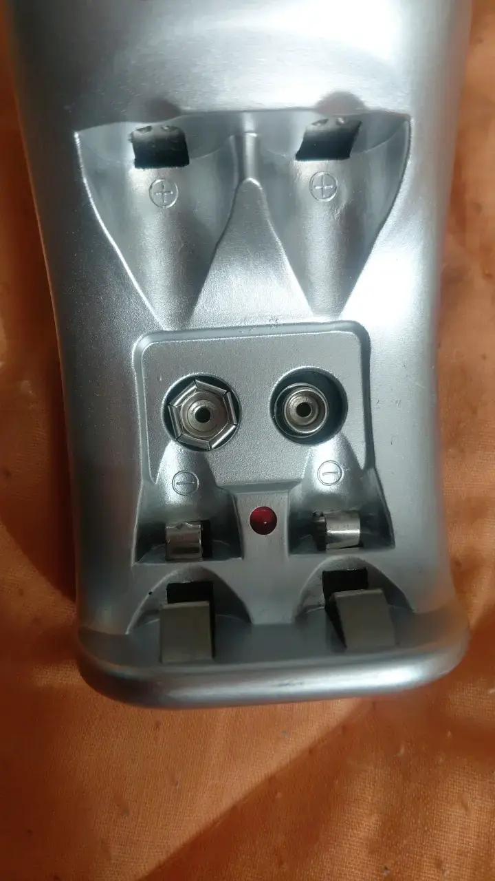 Cargador de pilas Macrotel MW-338 - 4