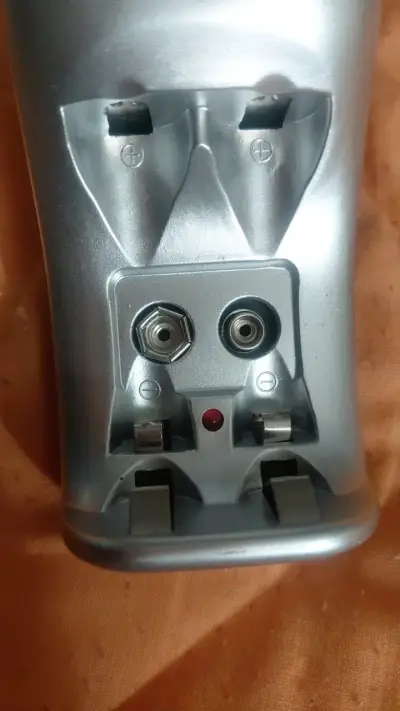 Cargador de pilas Macrotel MW-338 - miniatura 4