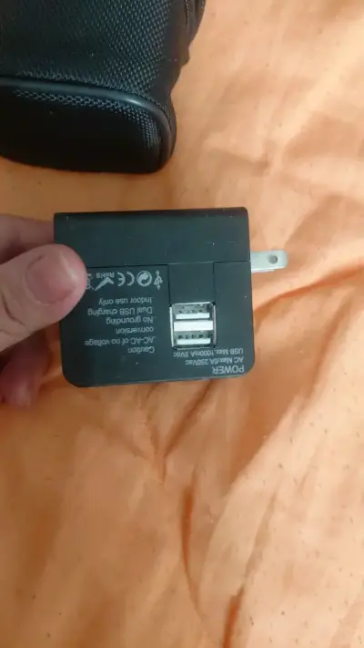 Adaptador de viaje universal Travelogic - miniatura 4