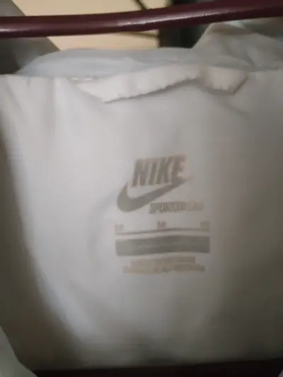 Cortavientos Nike blanco con capucha - miniatura 3