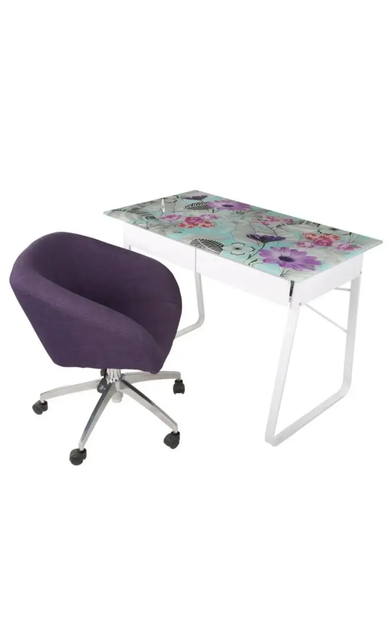 Escritorio con diseño floral - 1