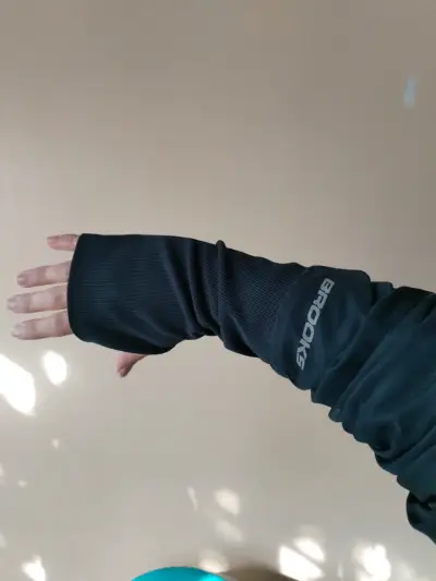 Chaqueta deportiva azul marino con capucha - miniatura 3