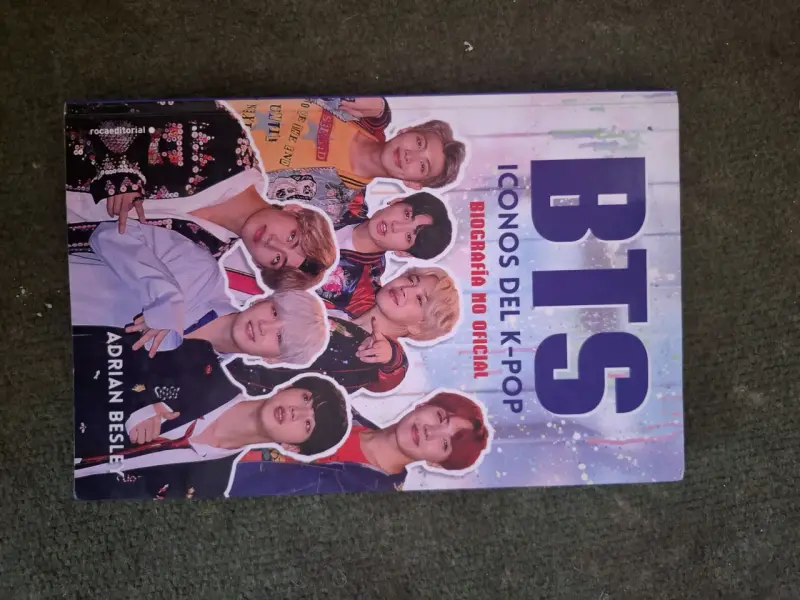 Libro 'BTS: Iconos del K-Pop' biografía - 1