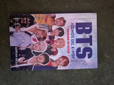 Libro 'BTS: Iconos del K-Pop' biografía - miniatura 1