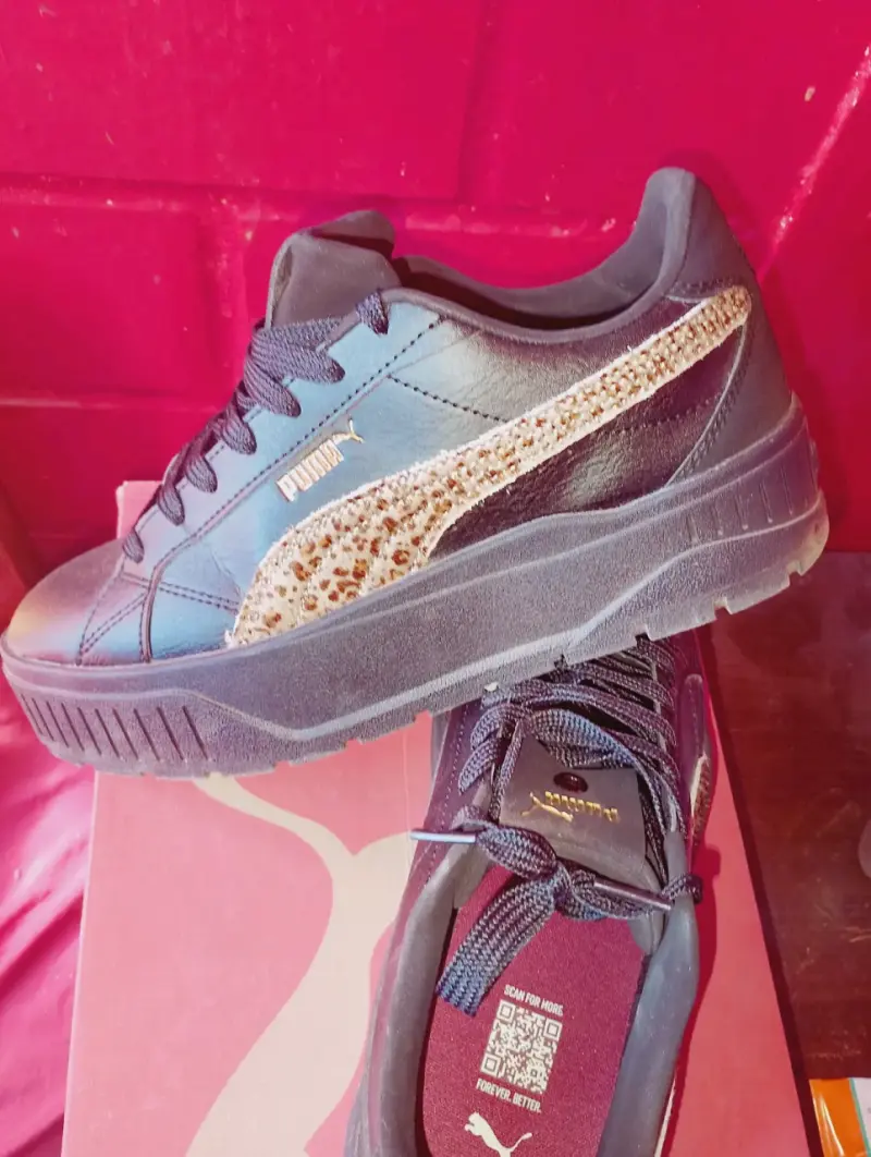Zapatillas Puma negras con diseño animal print - 1