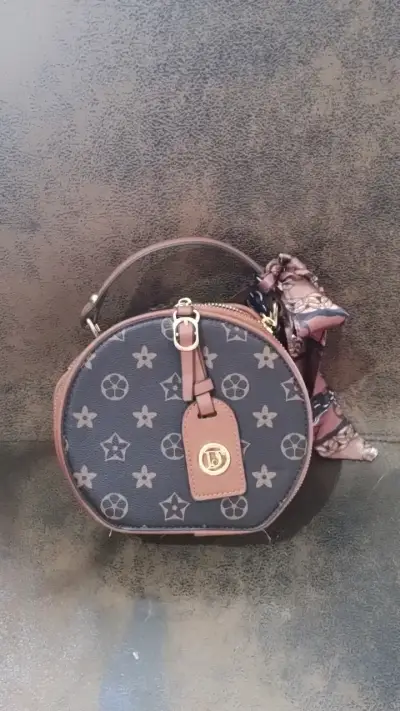 Bolso redondo con diseño y pañuelo - miniatura 1