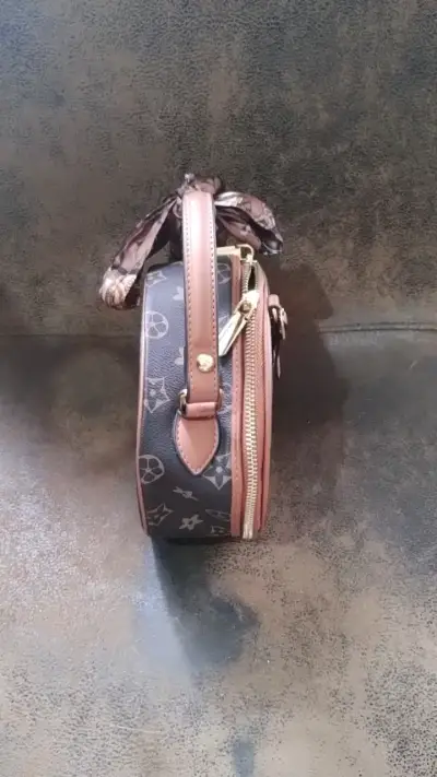 Bolso redondo con diseño y pañuelo - miniatura 2