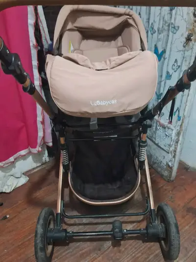 Coche de bebé plegable beige con manillar ajustable - miniatura 3