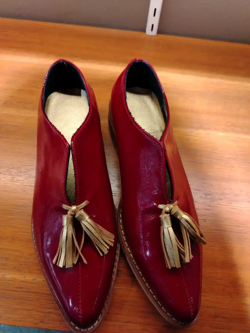 Zapatos mocasines rojos de cuero con borlas - 3