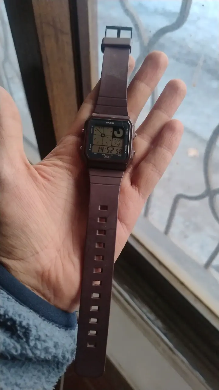 Reloj Casio vintage LF-20W-8ADF digital