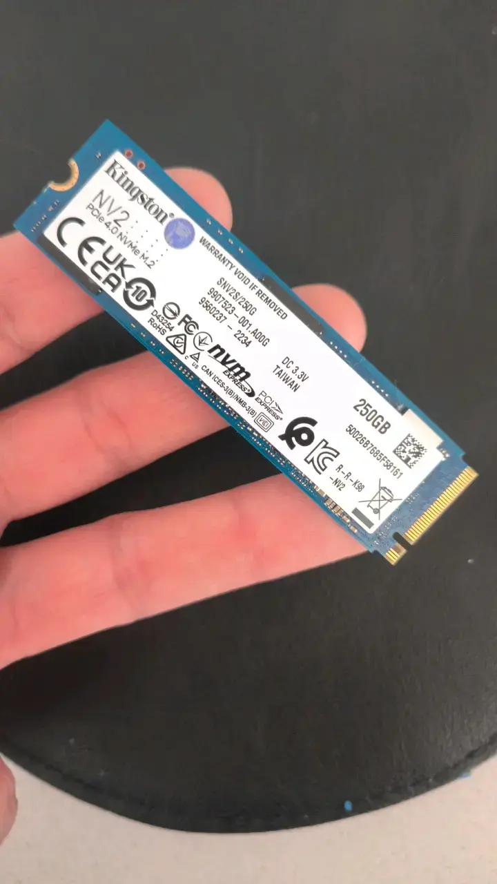 SSD Kingston NV2 250GB PCIe 4.0 NVMe M.2 - 3