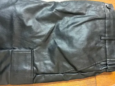 Pantalón cargo cuerina negro - Talla XL (46-48) - miniatura 3