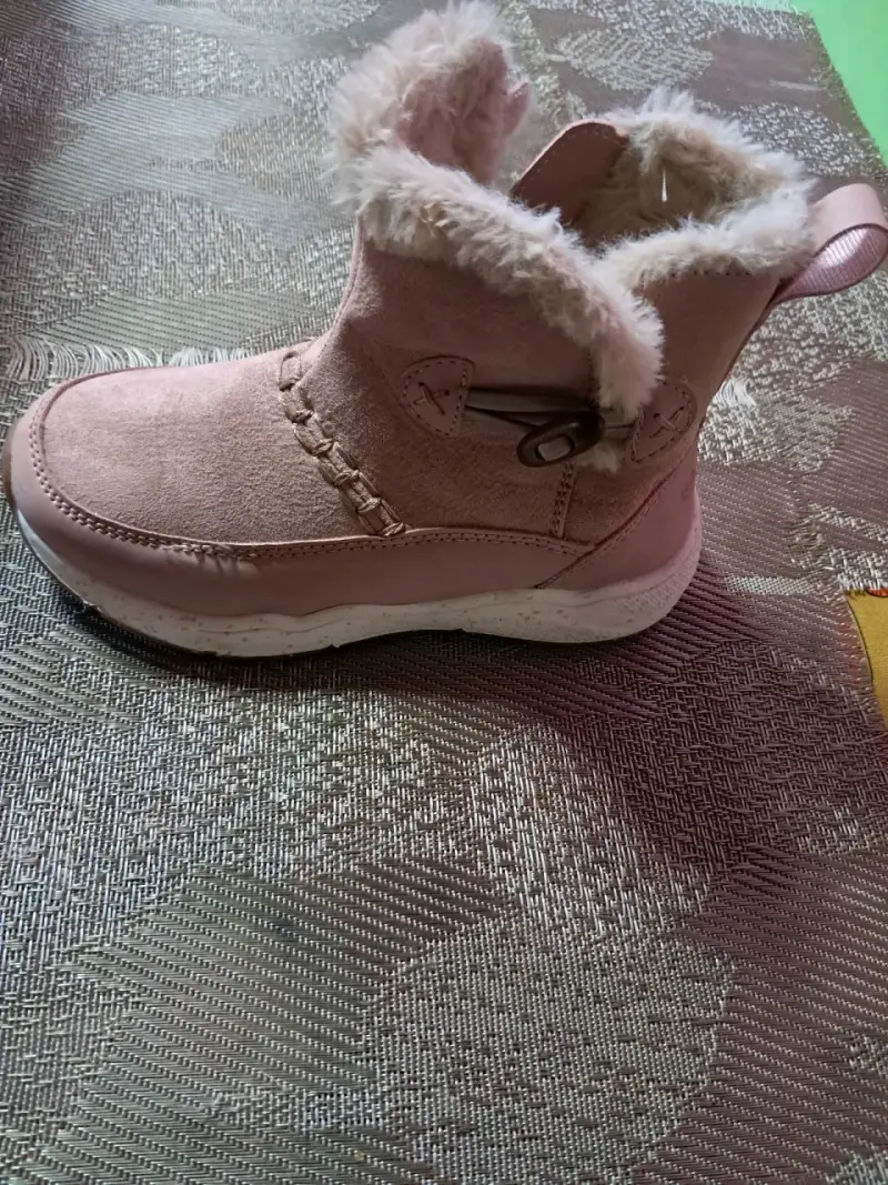 Botas infantiles rosadas con forro de peluche - 1